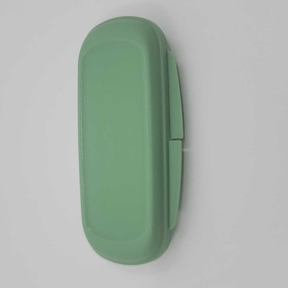 Tupperware  Snack Bar Keeper Clover Green New
